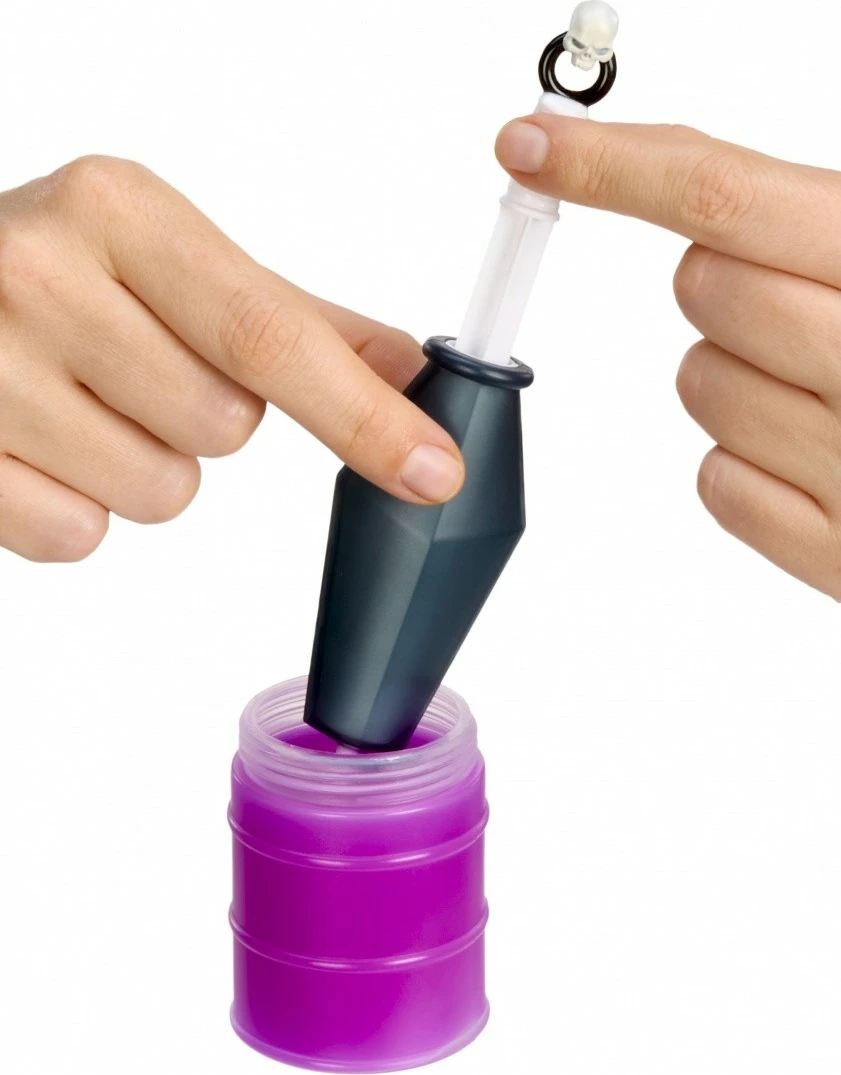 Figurë aksioni, MGA, Ninjombie Jonin Knight 121992-EUC, me gjymtyrë të lëvizshme, 13 aksesorë dhe slime, 6+ vjeç