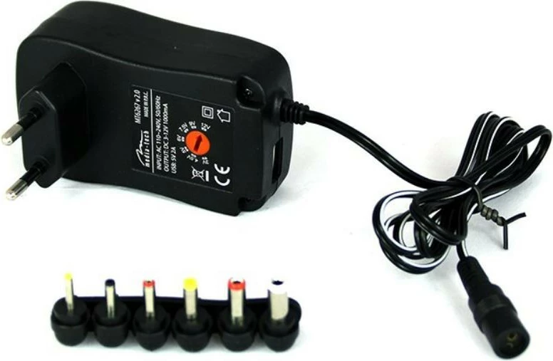 Karikues universal Media-Tech MT6267 V2 për tabletë, 12V, 1A, i zi me 6 konektorë