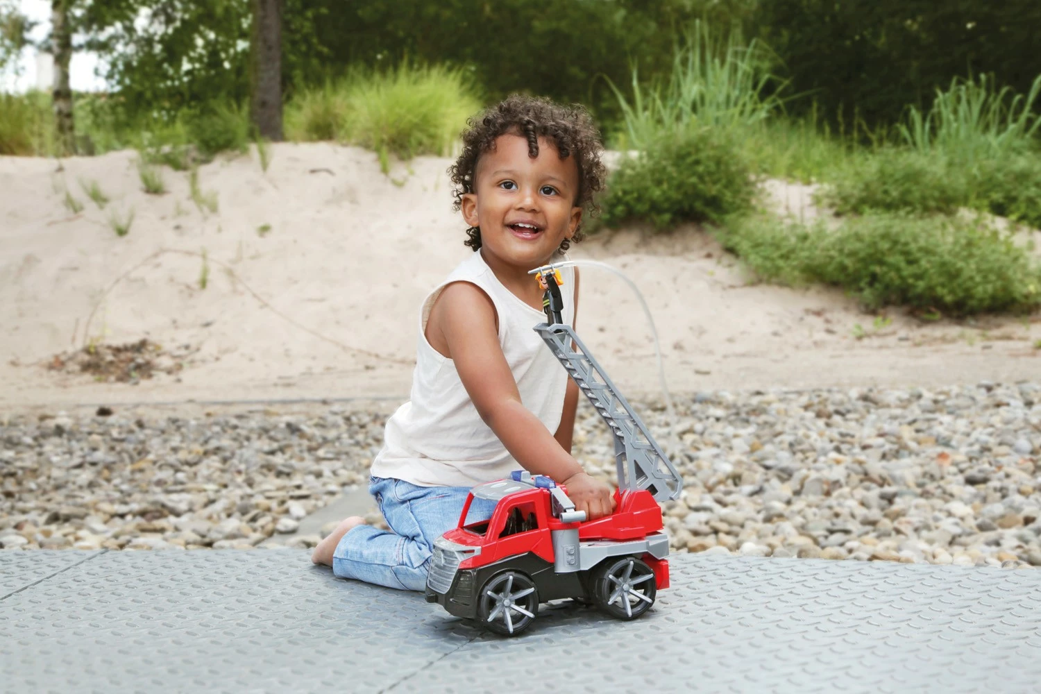 Kamion zjarrfikës lodër Lena Truxx2, me figurë, plastikë, kuq/zi/argjend