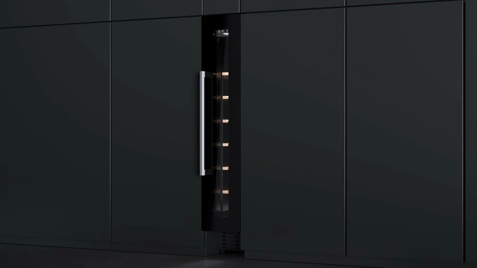 Ftohës vere i inkastrueshëm, TEKA, RVU 10008 GBK (113610003), 8 shishe, display dhe kontroll elektronik, LED, klasa G, i zi