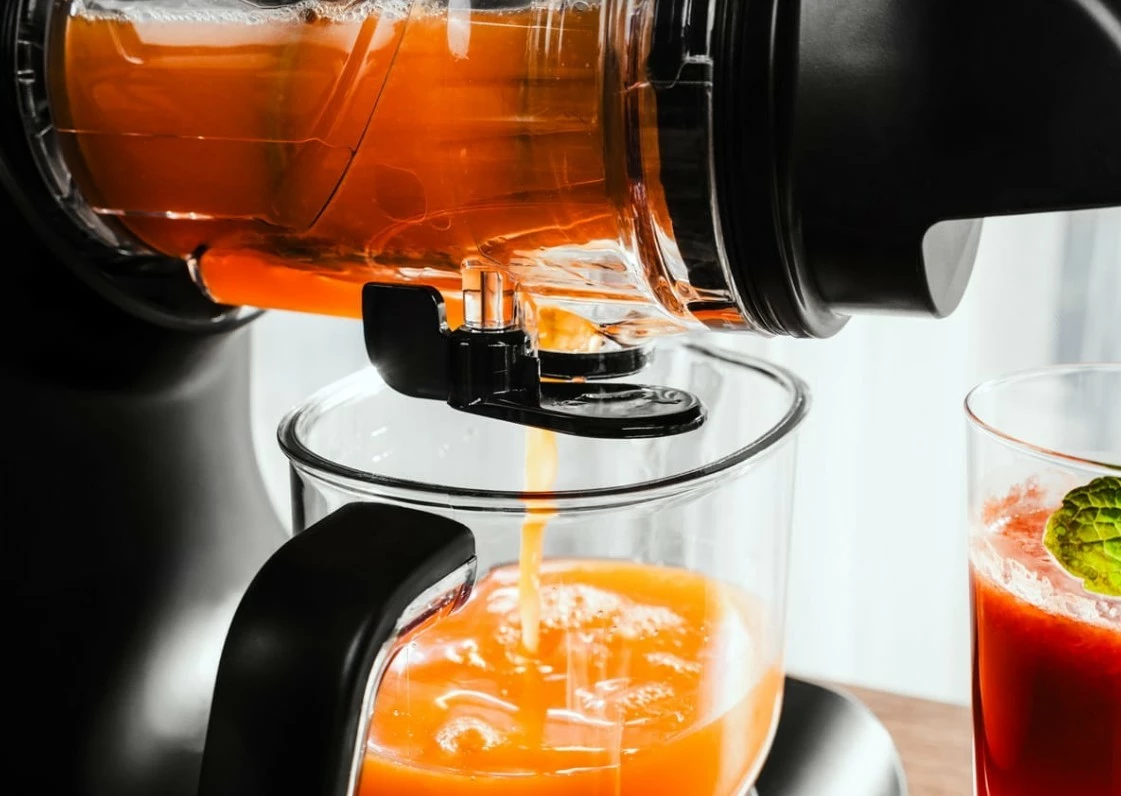 Shtrydhëse e ngadaltë frutash-perimesh, Concept Nutriboost LO7250, 200 W, 0.6 L, vidë çeliku inox, gryka 76 mm, 65 dB, e zezë/krom