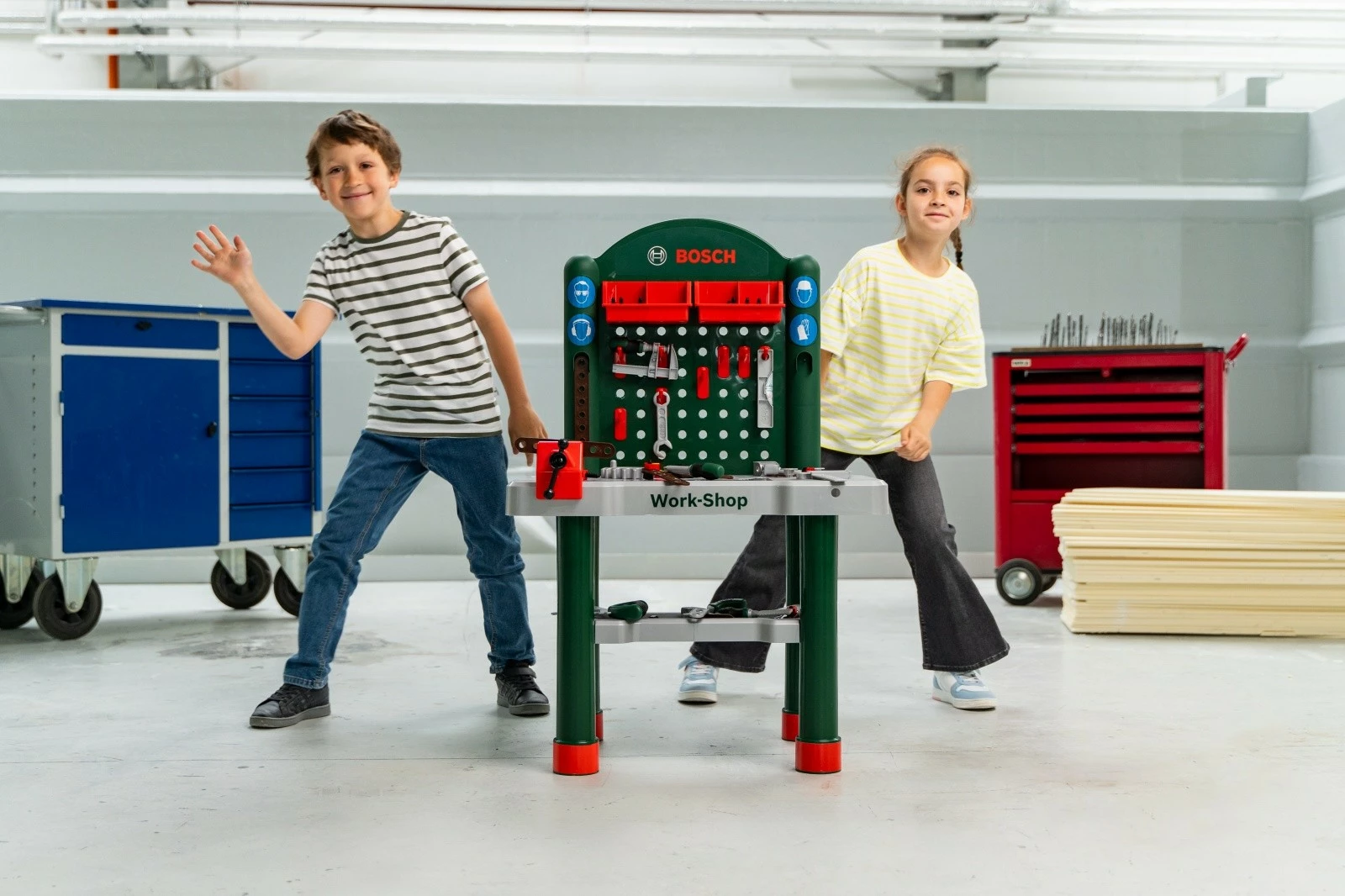 Tavolinë pune lodër për fëmijë Klein Bosch Workshop 82 pjesë, Multikolor