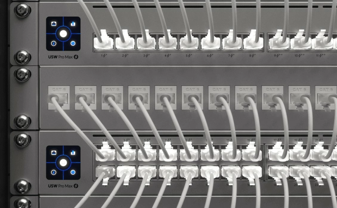 Kabllo patch Ubiquiti UACC-Cable-Patch-EL-0.15M-W, 0.15 m, Cat6, RJ-45, RJ-45, Translucent, White