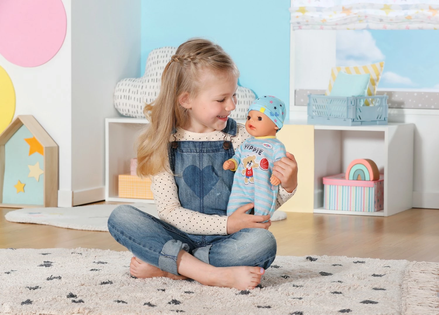 Kukull Baby Born djalë Zapf 36 cm me aksesorë, Blu