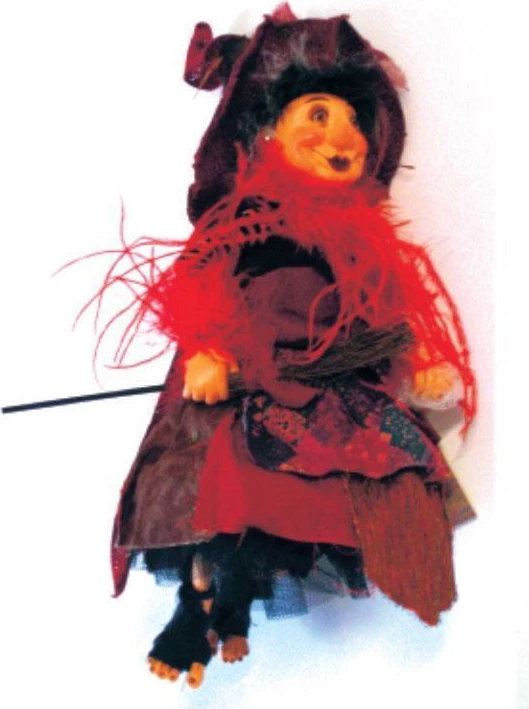 Kukull NEXT Shtriga me Fshesë 35cm