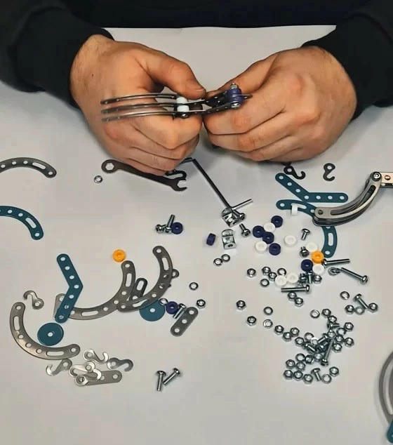 Set ndërtimi dinosaur Velociraptor Alexander Small Constructor, 202 pjesë, metalik