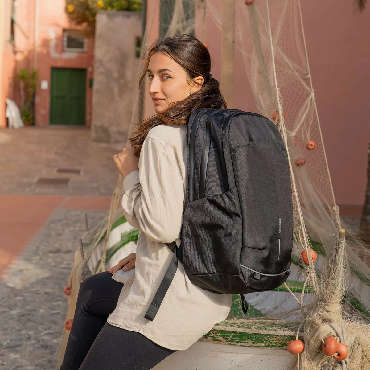 Çantë shpine XD DESIGN BOBBY EXPLORE, 17", e zezë