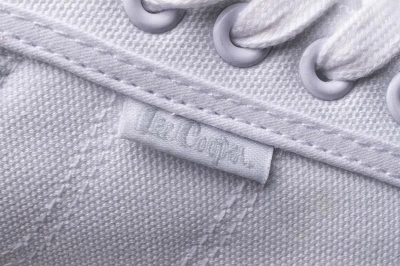 Këpucë Lee Cooper për femra, të bardha