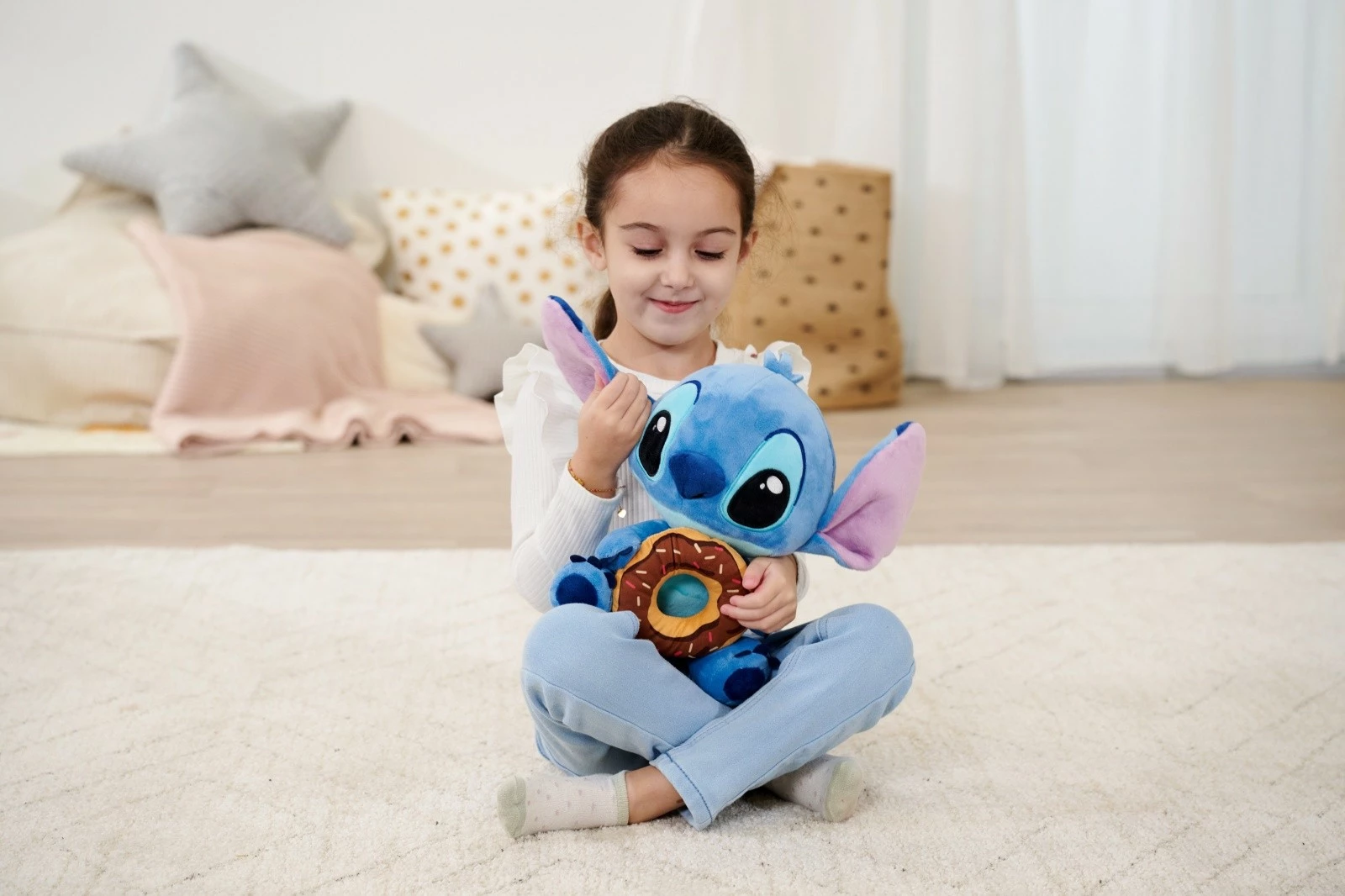 Lodër pelushi Disney Stitch me donut, Simba, 25 cm, shumëngjyrëshe