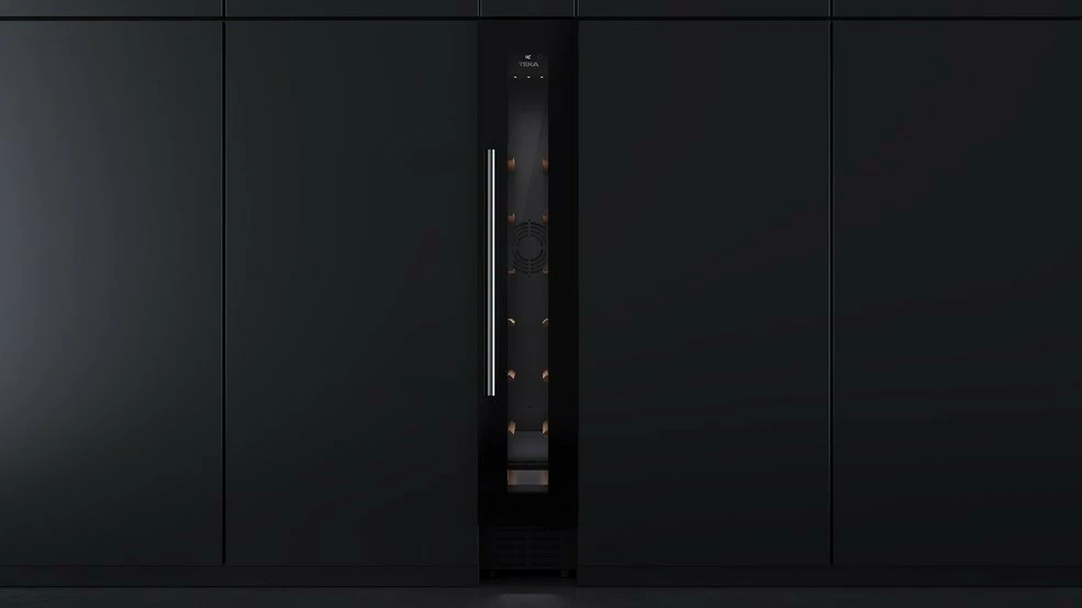 Ftohës vere i inkastrueshëm, TEKA, RVU 10008 GBK (113610003), 8 shishe, display dhe kontroll elektronik, LED, klasa G, i zi