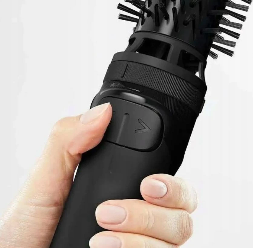 Furçë me ajër të nxehtë rrotulluese Rowenta UB9520F0, e zezë