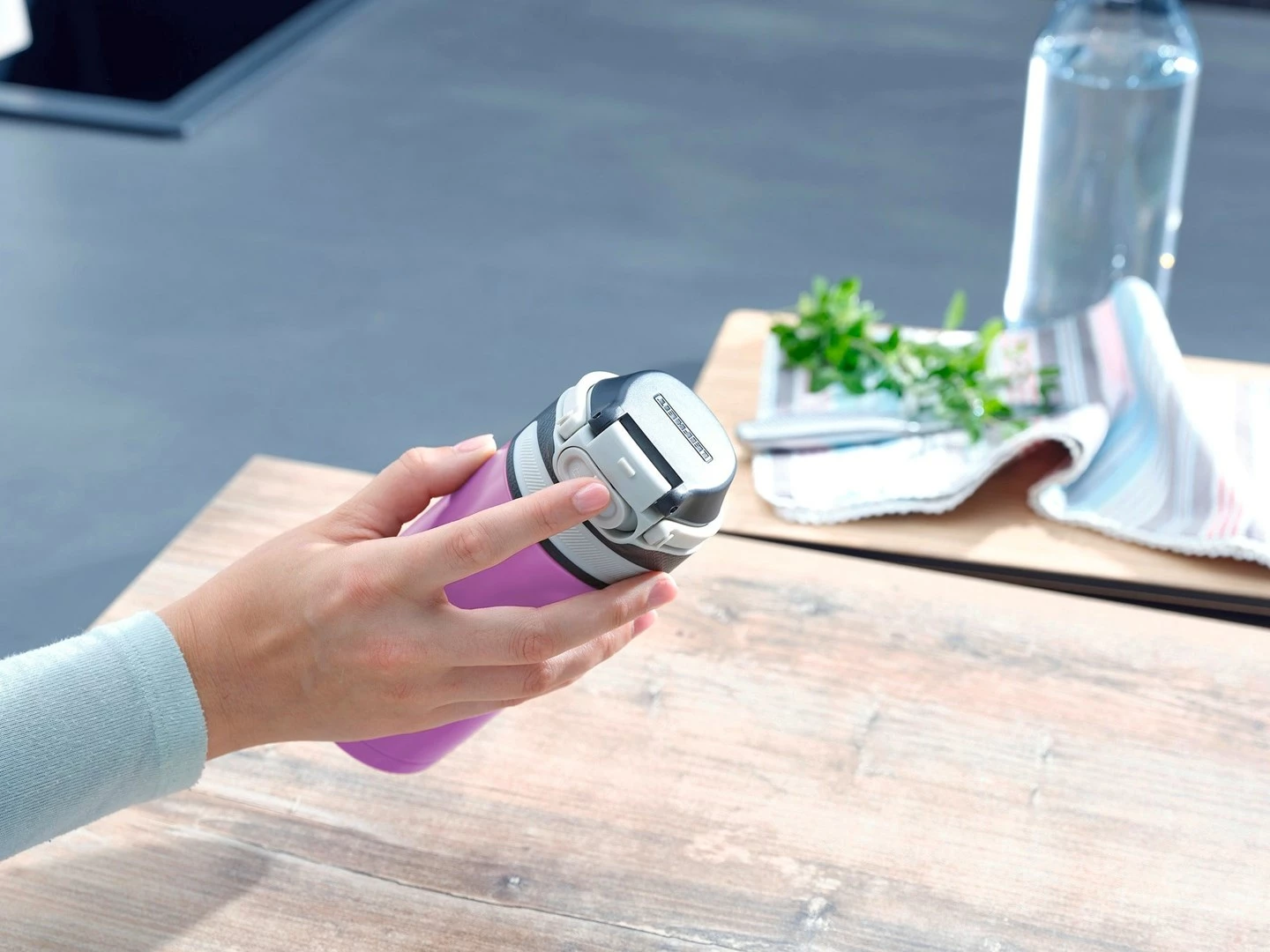 Termos LEIFHEIT Flip 350 ml, magenta