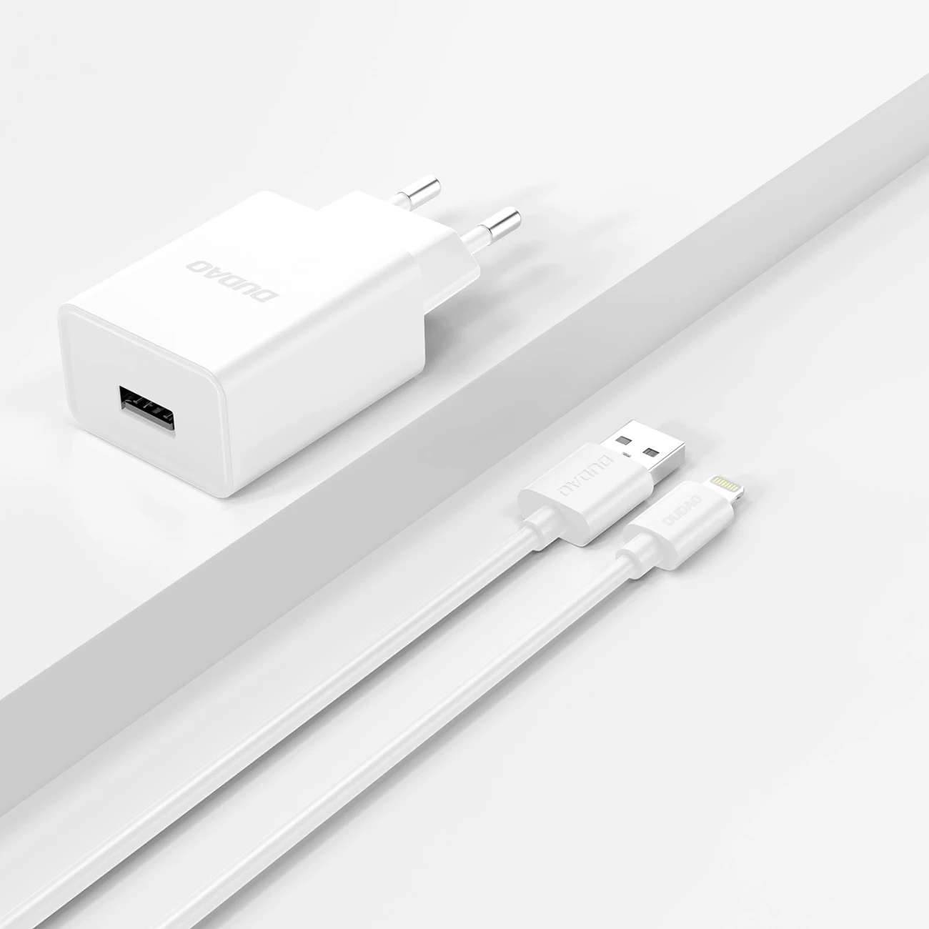 Karikues muri Dudao A4EU me USB-A 2.1A, me kabllo USB-A në Lightning, Bardhë