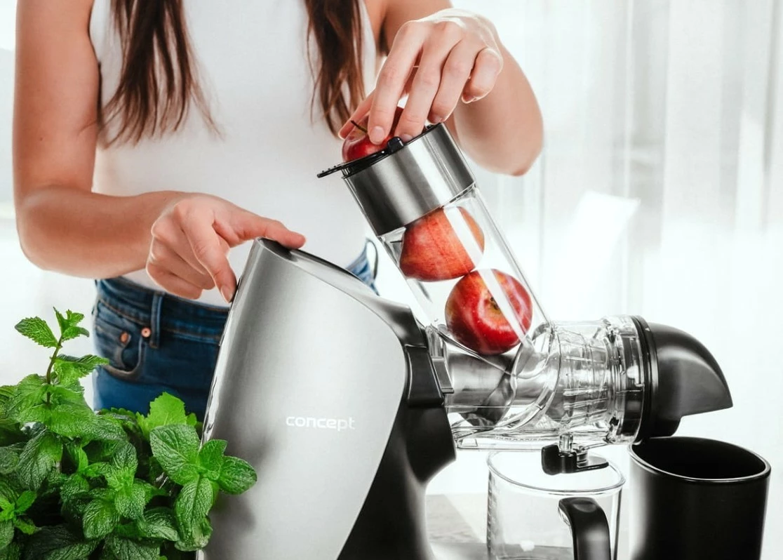 Shtrydhëse e ngadaltë frutash-perimesh, Concept Nutriboost LO7250, 200 W, 0.6 L, vidë çeliku inox, gryka 76 mm, 65 dB, e zezë/krom