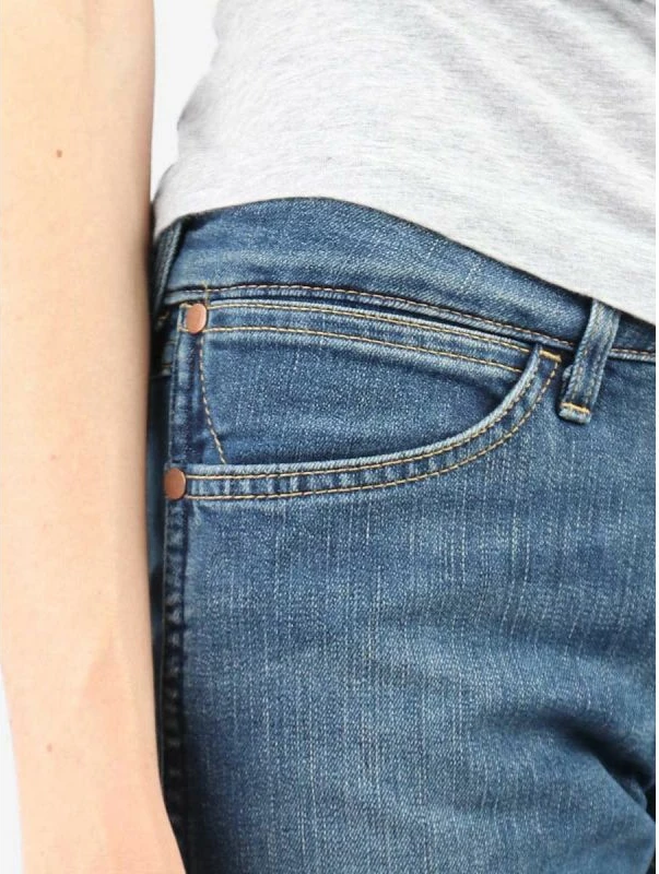 Xhinse femra Wrangler, të errëta