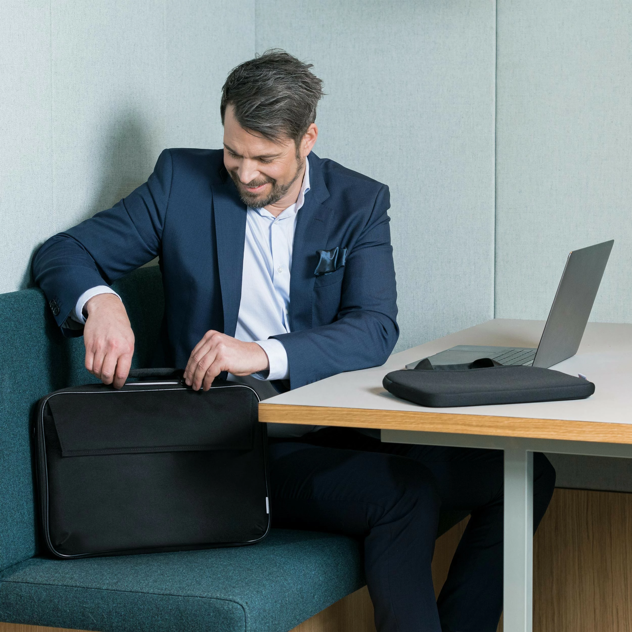 Çantë DICOTA BASE XX D31794, 14.1", rrip supi, e zezë