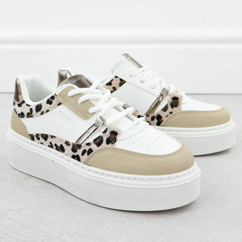 Atlete platforme për femra Big Star, të bardha