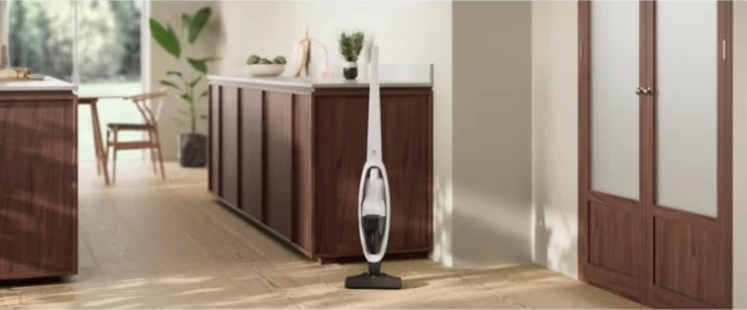 Fshesë elektrike vertikale Electrolux Clean 300 ES31CB18SH, pa kabllo, e bardhë
