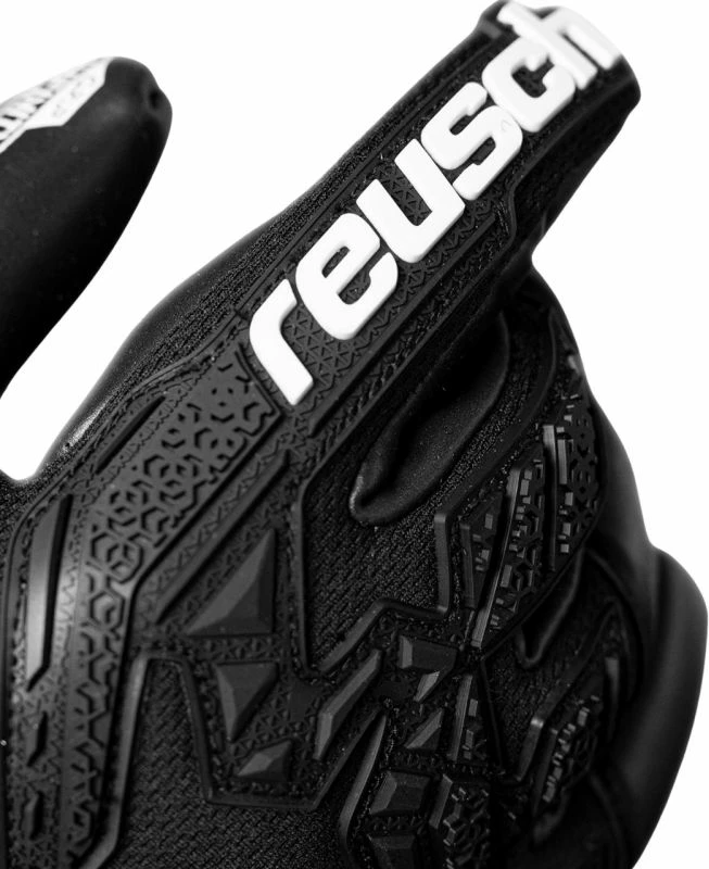 Dorëza për portier Reusch, të zeza