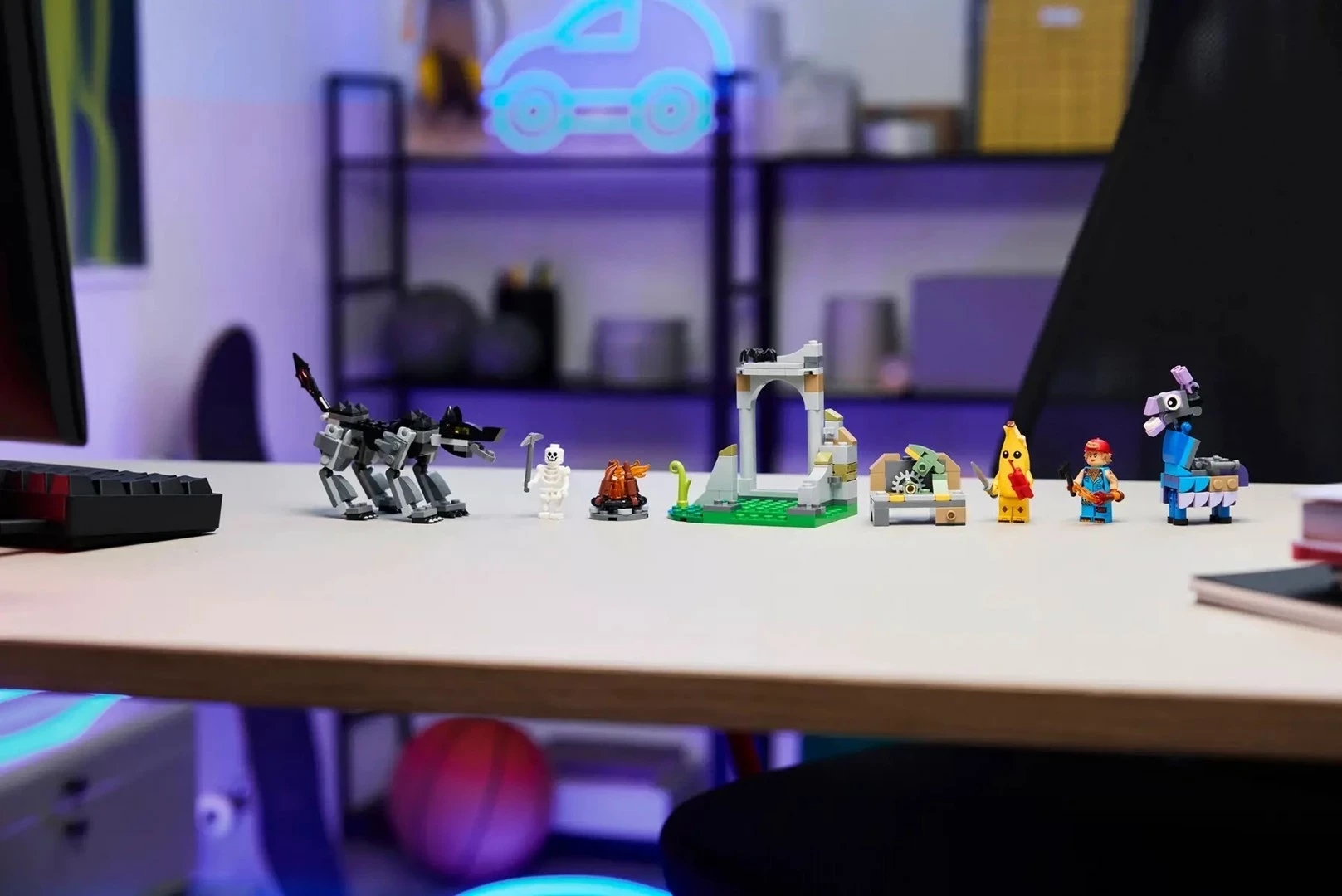 Set LEGO Fortnite 77075 Peely & Sparkplug's Camp, 250 pjesë, për fëmijë 7+