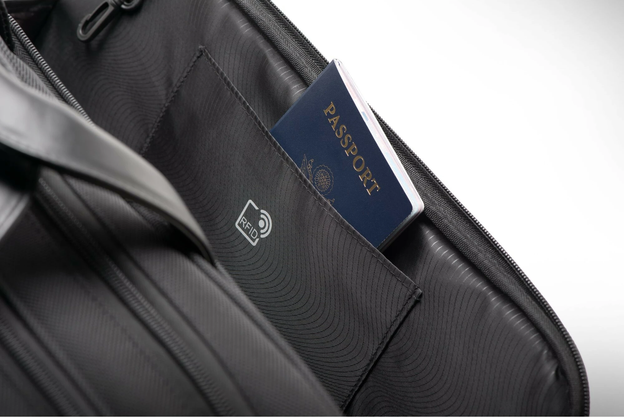 Çantë laptopi Kensington Contour 2.0, 15.6", e zezë