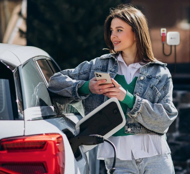 Stacion karikimi për vetura elektrike Defenzo Wallbox Home AC11 SMART, 11 kW, 5m, i bardhë