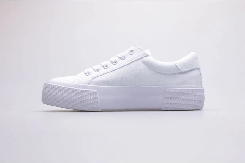 Këpucë Lee Cooper për femra, të bardha