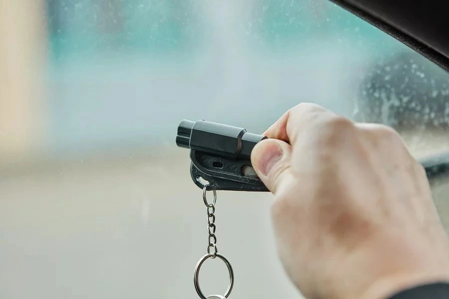 Mjet emergjence GUARD YC-004-BL me bilbil, thikë rripi dhe thyes xhami, zi