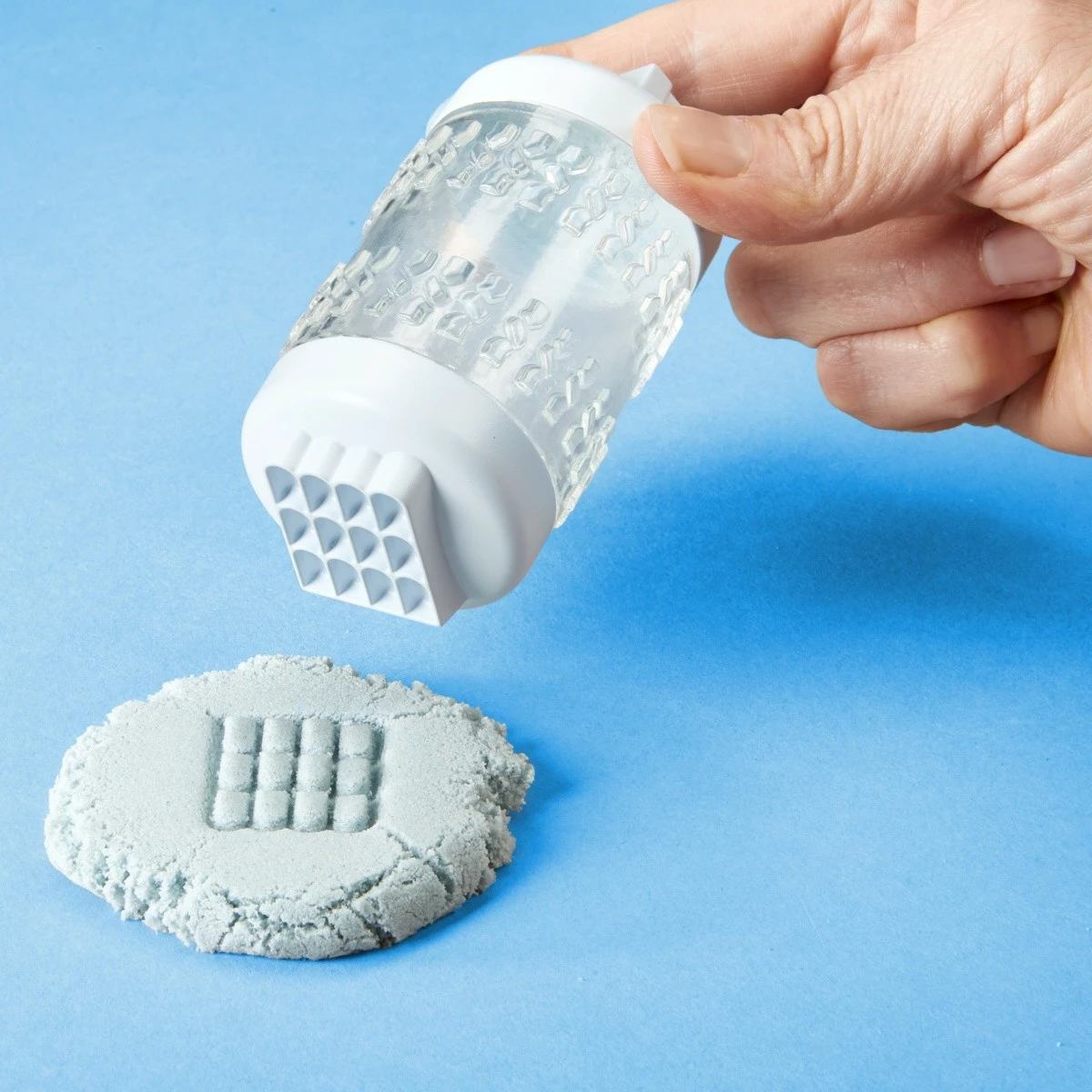 Set lodrash Wonder Factory Never Dry Sand Trucks, MGA, 595168-EUC/532934, me rërë kinetike dhe kamion betoni, plastikë