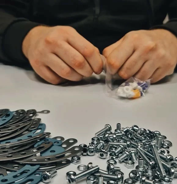 Set ndërtimi dinosaur Velociraptor Alexander Small Constructor, 202 pjesë, metalik