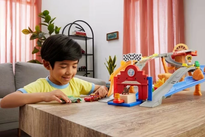 Set garash me makina Mattel Cars Disney Pixar JFL57, 4 vetura, multikolor