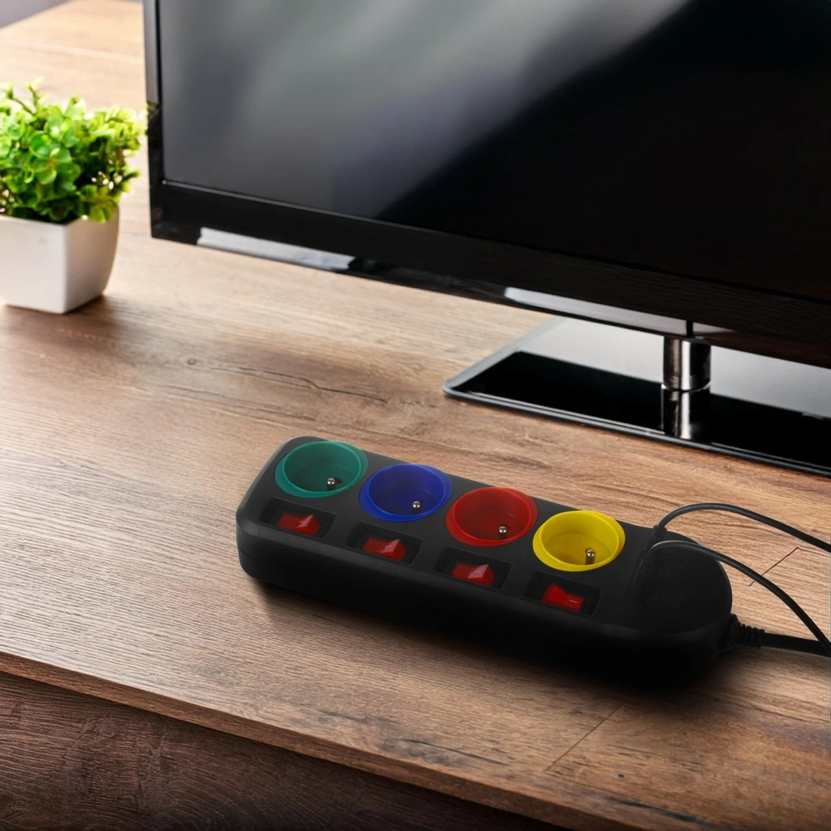 Listë zgjatjeje Maclean MCE508 B, 4 dalje, 1.5m, 2x USB (A/C), e zezë