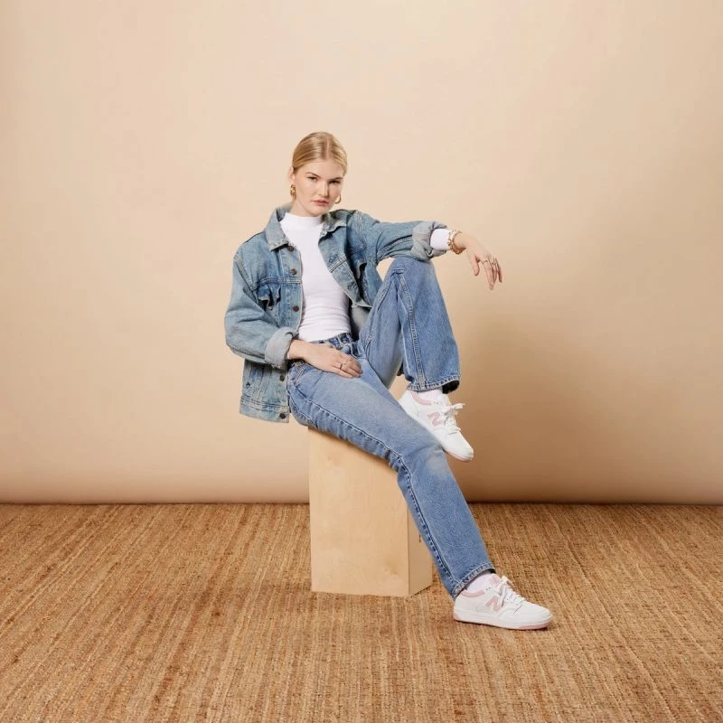 Atlete për meshkuj dhe femra New Balance, të bardha dhe rozë