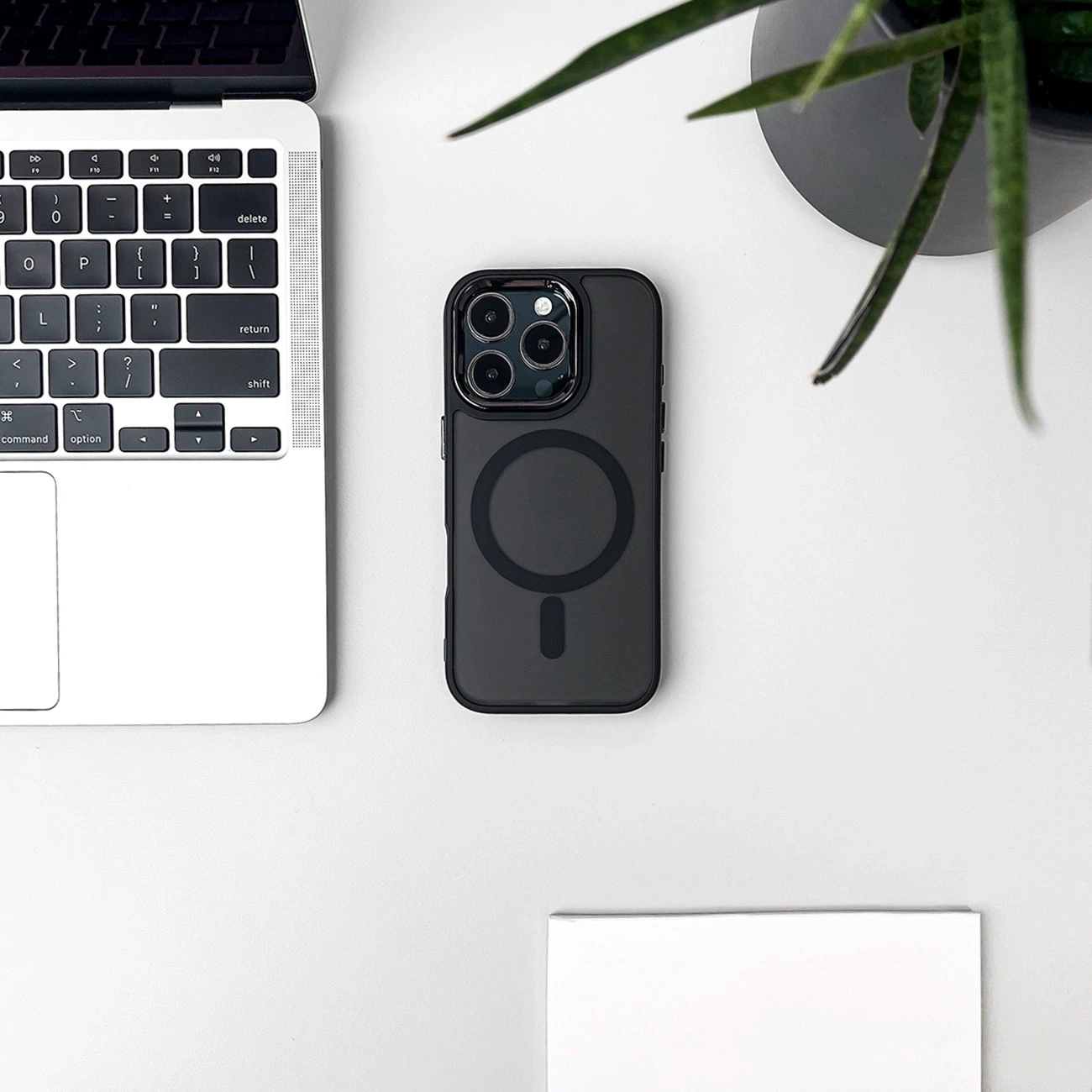 Mbështjellës Hurtel Fashion Case MagSafe për iPhone 17 Pro, i zi