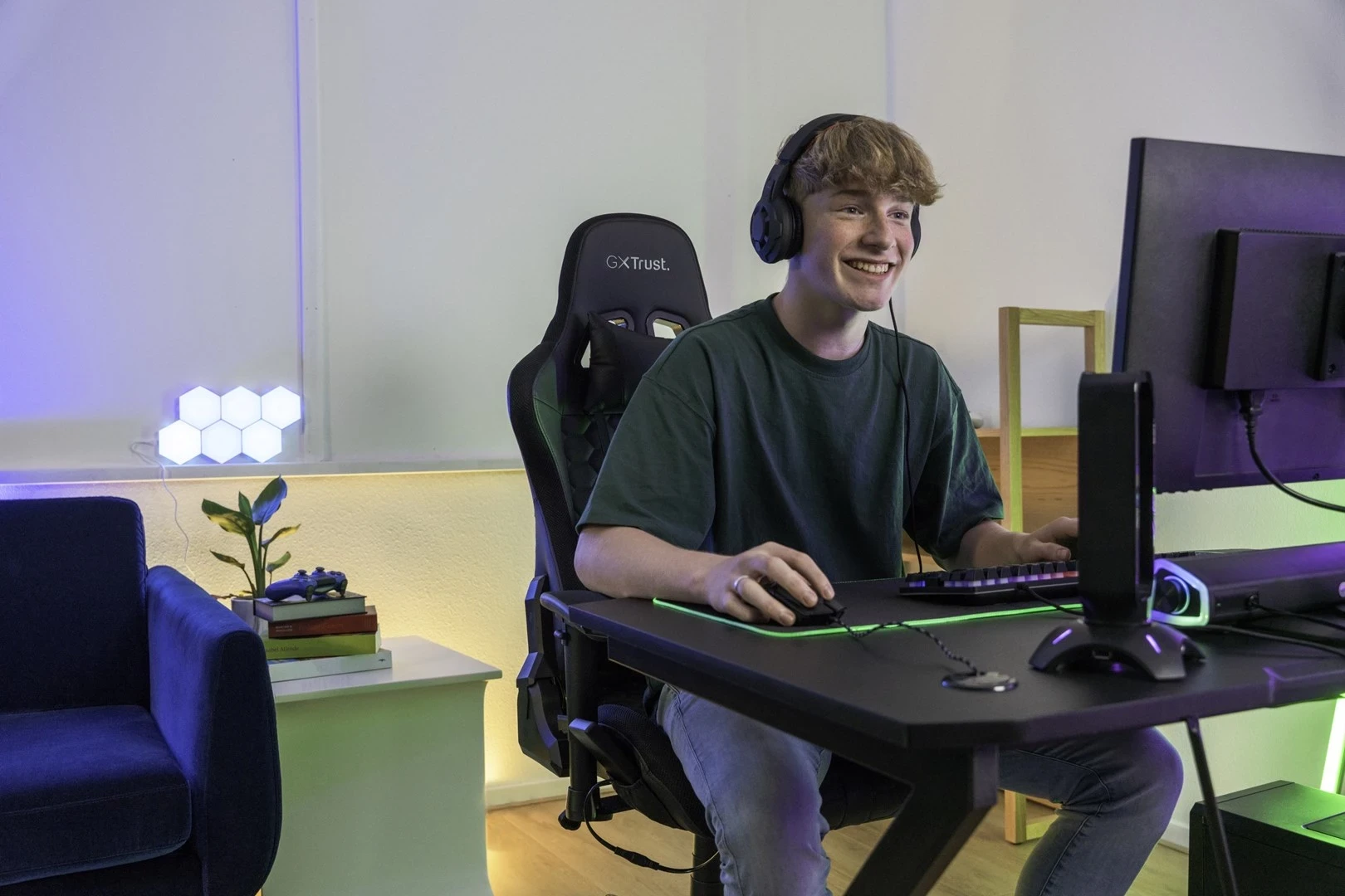 Mbajtëse Kufjesh Trust GXT 265 Cintar, e Zezë