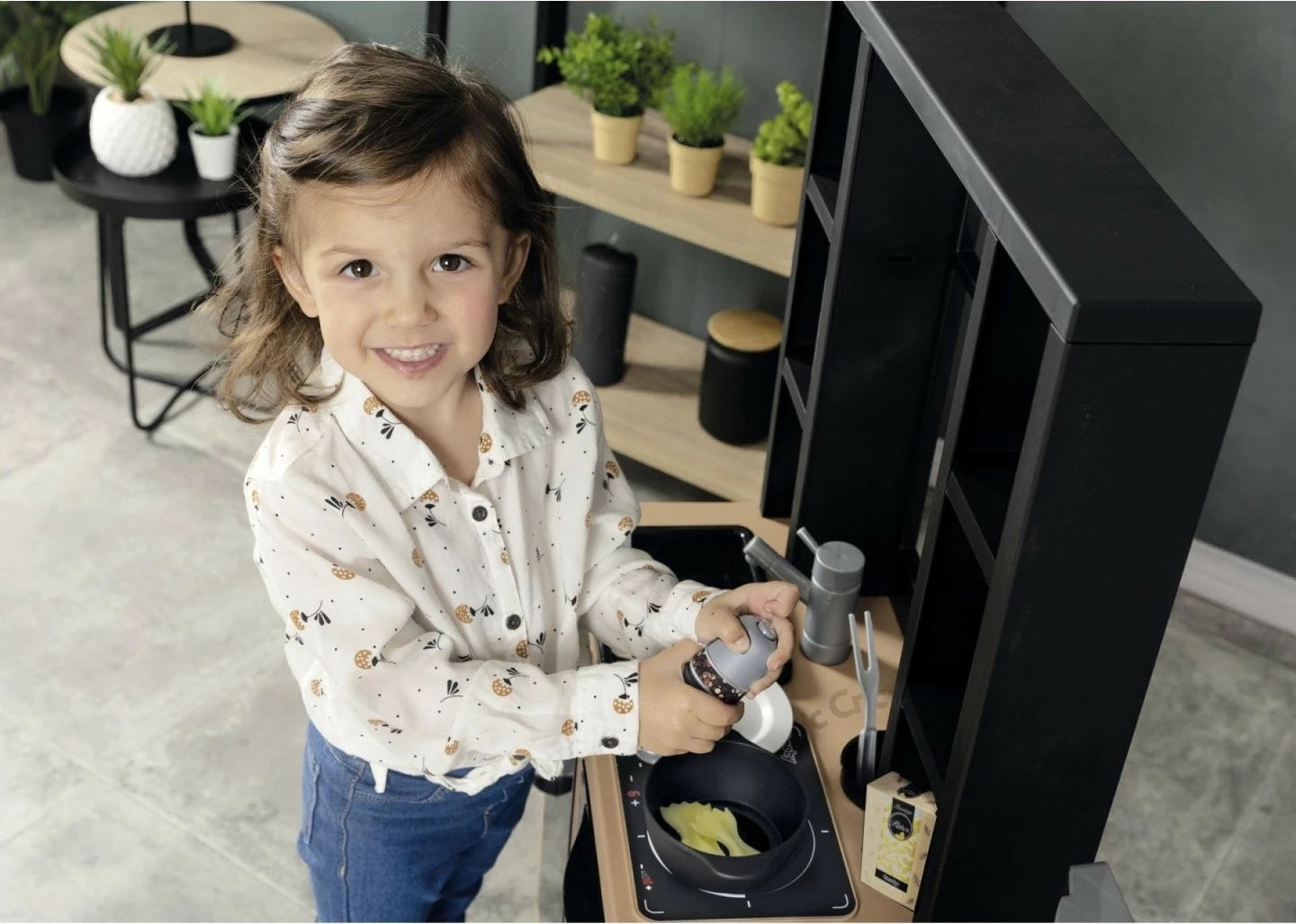 Kuzhinë lodër Smoby Loft Kitchen, plastikë, shumëngjyrëshe, set me 32 aksesorë