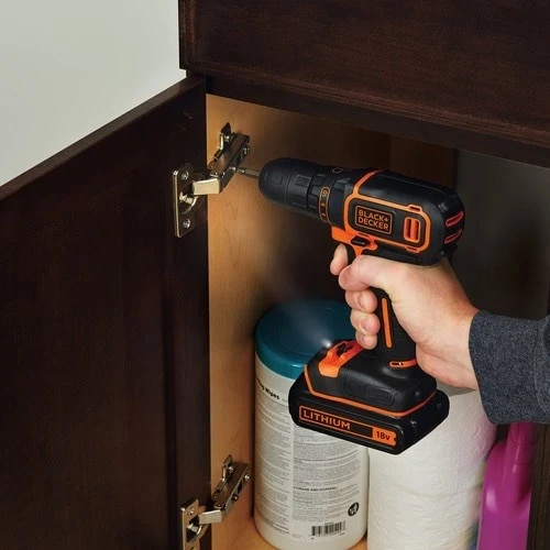 Bormakinë BLACK+DECKER 18V, modeli CDC18BAFC-QW