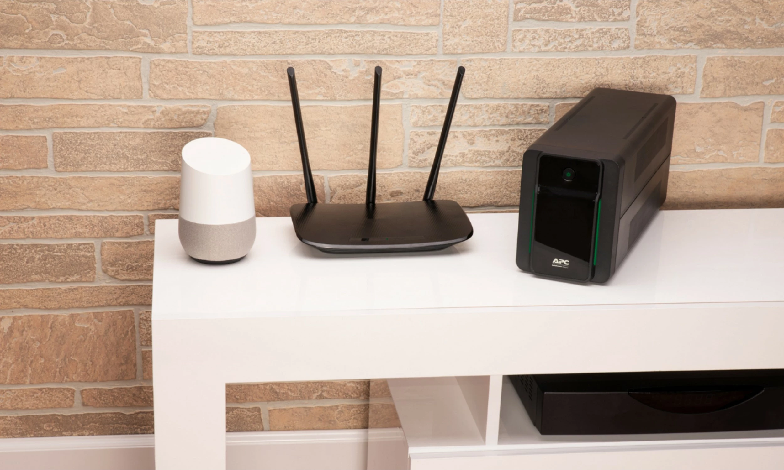 UPS APC BX950MI-GR, Line-Interactive, 0.95 kVA, 520 W