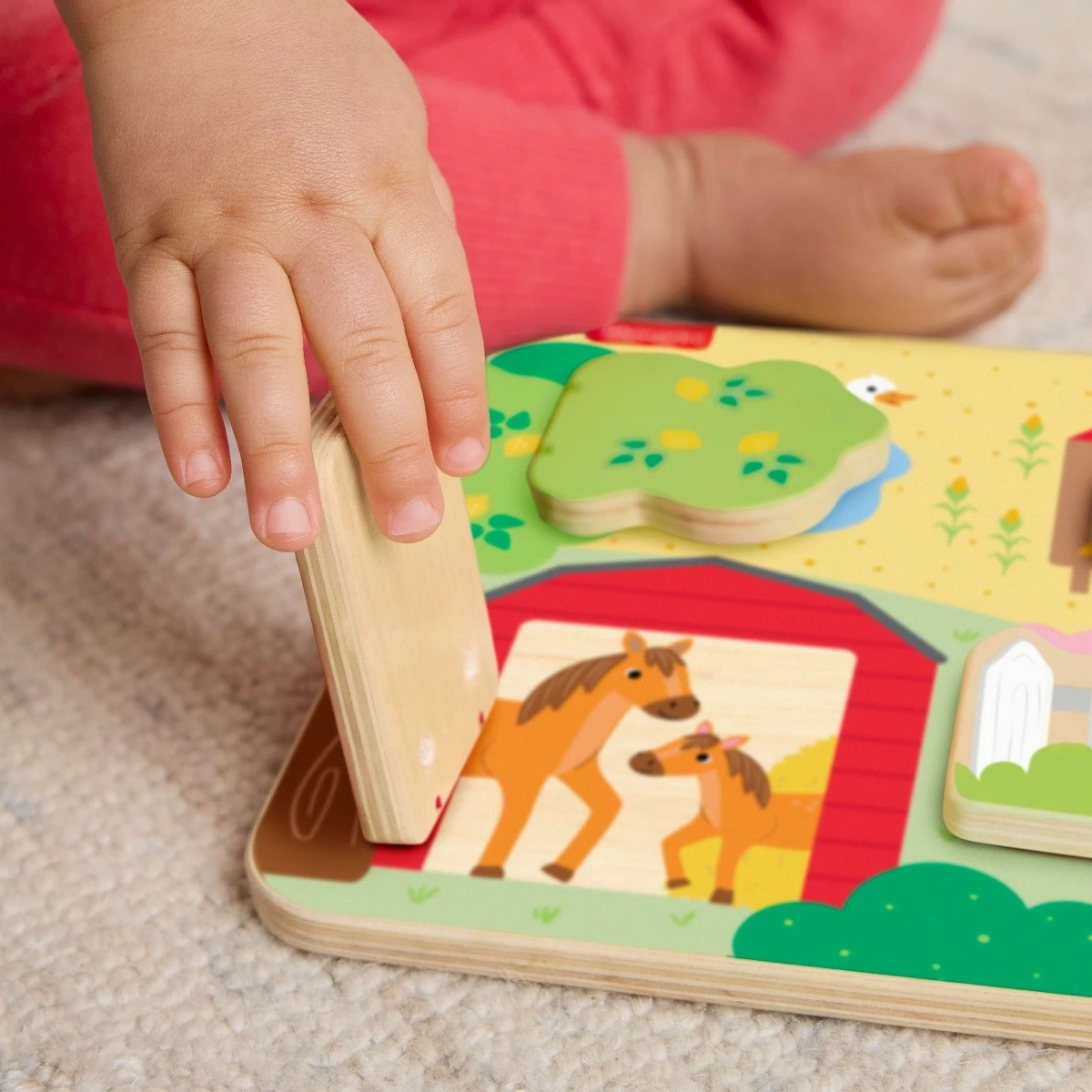 Lodër druri Fisher Price Wooden Farm Board "Peekaboo", shumëngjyrëshe, për fëmijë 12+ muajsh
