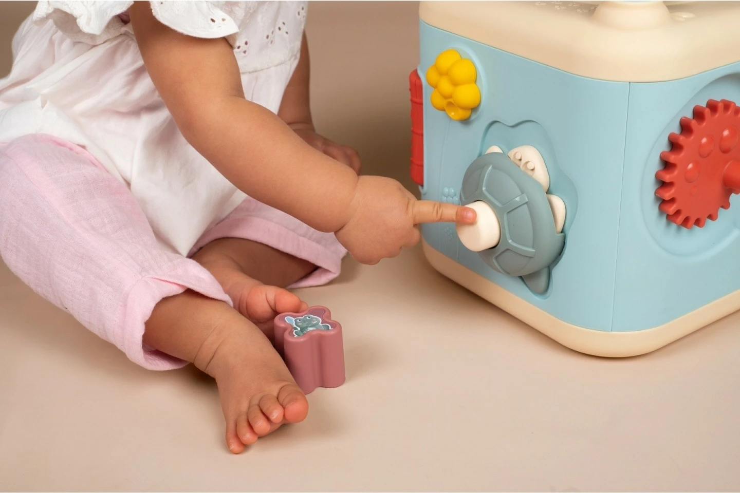 Lodër edukative Smoby Little Cube, plastikë, multingjyrëshe