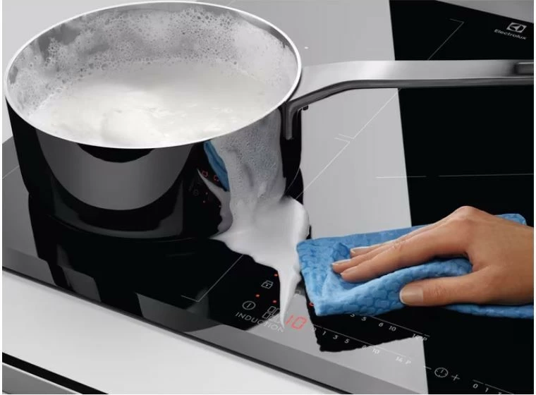 Sobë gazi Electrolux EGG6426SK, 4 zona, xham, e zezë