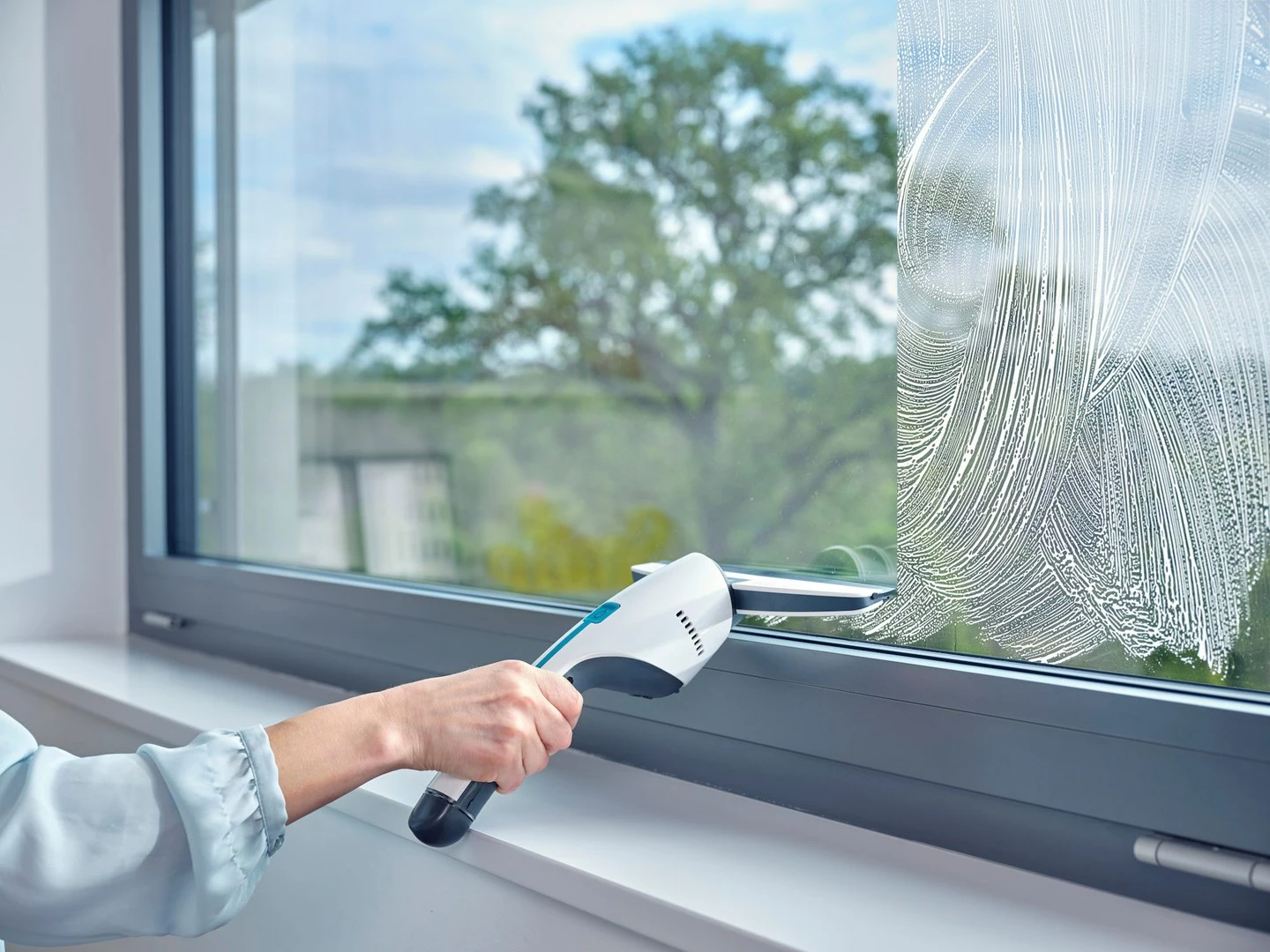 Pastrues elektrik dritaresh LEIFHEIT 51035, 45 min, i zi/blu/bardhë