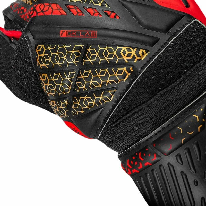 Dorëza portieri Reusch, për meshkuj dhe femra, të zeza dhe të kuqe