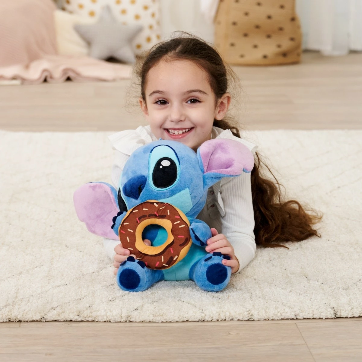 Lodër pelushi Disney Stitch me donut, Simba, 25 cm, shumëngjyrëshe