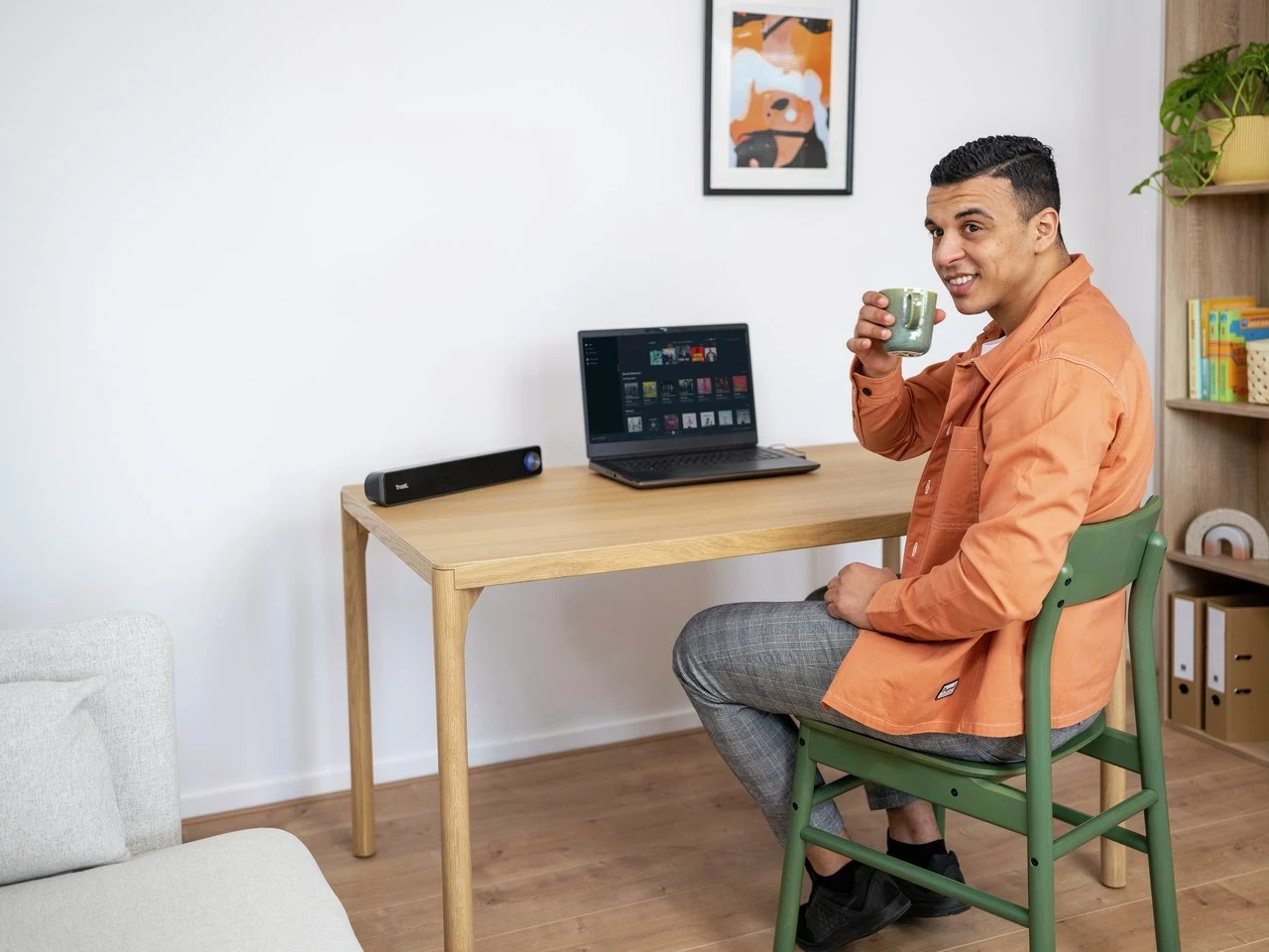 Bokse Trust Arys, 2.0 kanale, 6 W, Të zeza