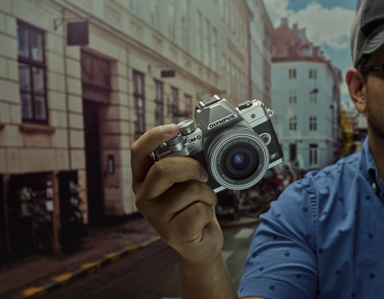 Aparat fotografik Olympus OM-D E-M10 Mark IV me lente 14-150mm, argjend