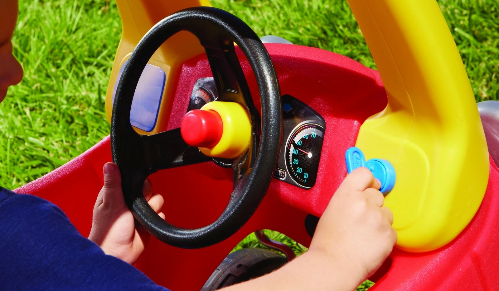 Makine lodër Little Tikes Cozy Coupe me sy të rinj, e kuqe/verdhe