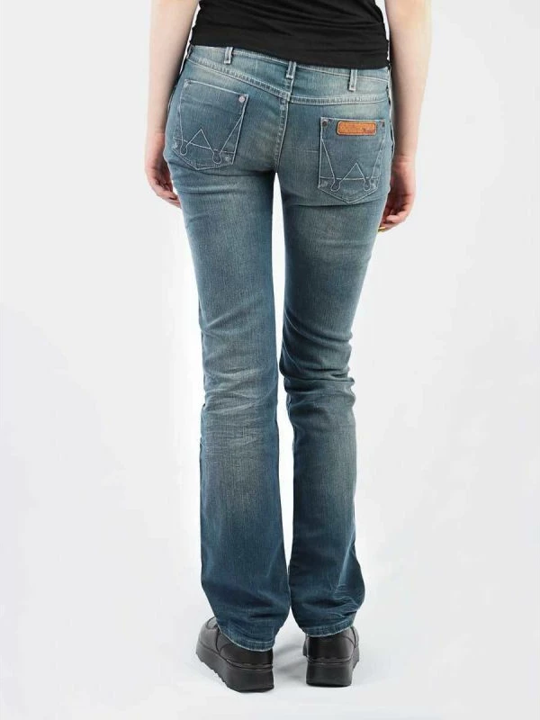 Pantallona xhinsi Wrangler femra