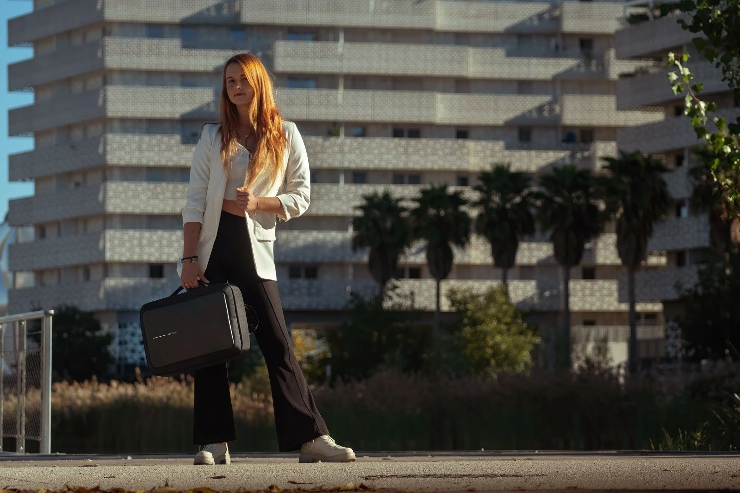 Çantë shpine/aktovka XD DESIGN BOBBY BIZZ 2.0, për laptop 16", e zezë